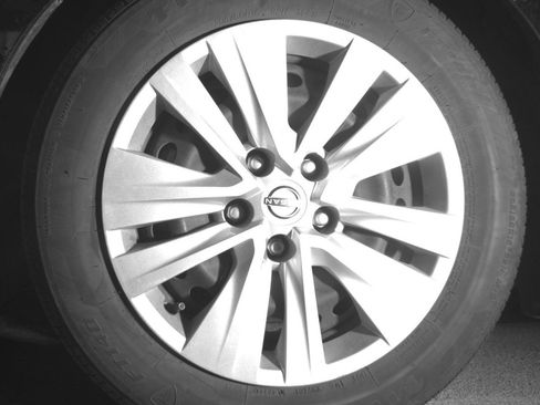 Used 2025 Nissan Sentra S FWD image 12