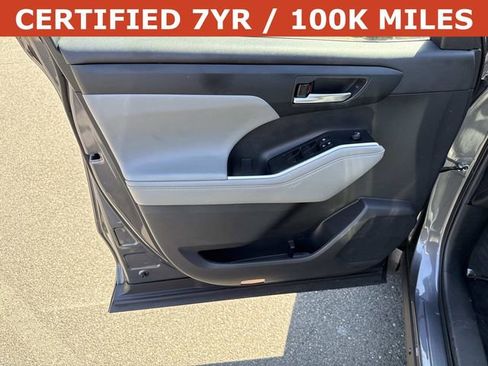 Used 2023 Toyota Highlander XLE FWD image 13