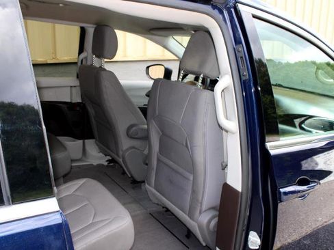 Used 2020 Chrysler Voyager LX image 14