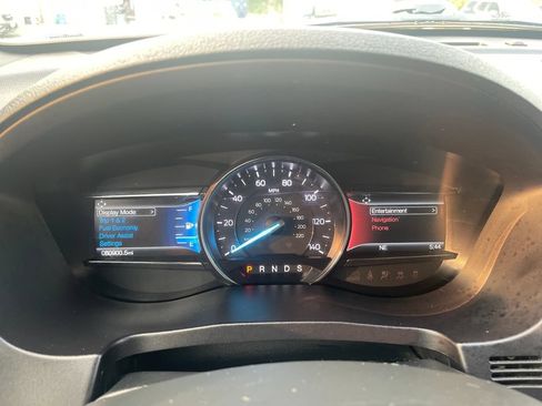 Used 2018 Ford Explorer XLT w/ Equipment Group 202A AWD/4WD image 32