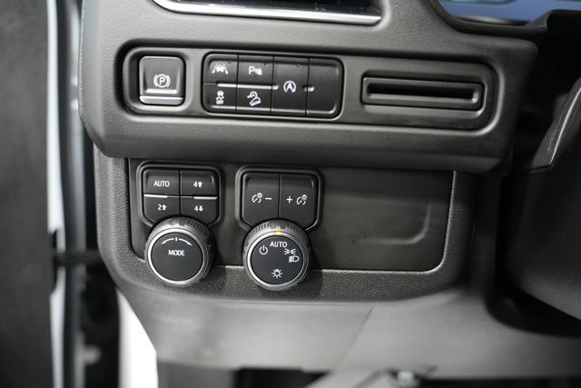 Used 2023 Chevrolet Tahoe Premier AWD/4WD image 15