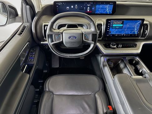 Used 2025 Ford Expedition Platinum AWD/4WD image 22