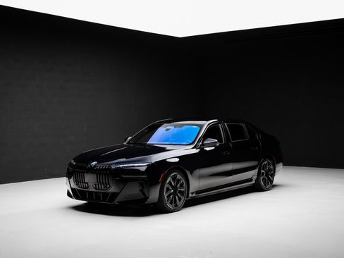 Used 2023 BMW i7 xDrive60 AWD/4WD image 5