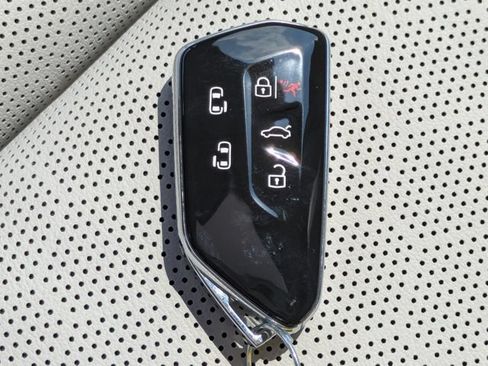 Used 2025 Volkswagen ID. Buzz 1st Edition AWD/4WD image 30
