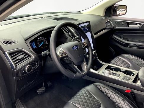 Used 2024 Ford Edge Titanium image 12