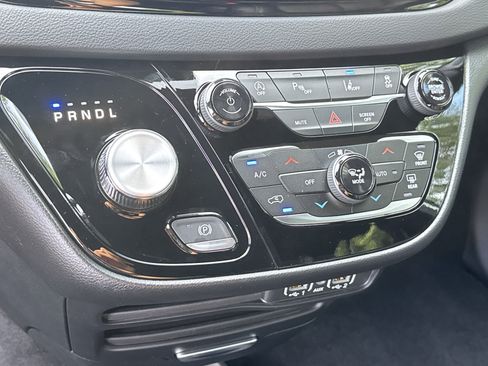 New 2025 Chrysler Voyager LX image 34