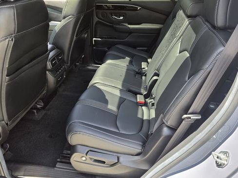 Certified 2025 Honda Pilot Touring image 11