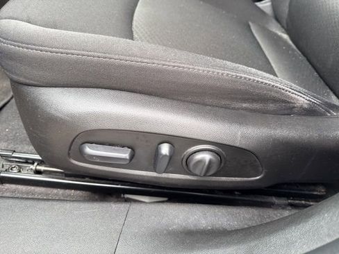 Used 2016 Chevrolet Malibu LT image 17