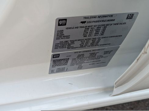 Used 2025 Chevrolet Silverado 1500 Custom image 10