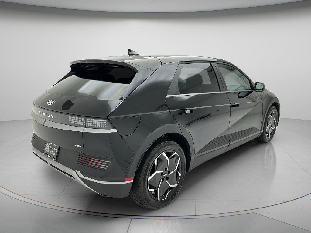 Used 2024 Hyundai Ioniq 5 SE AWD/4WD image 5