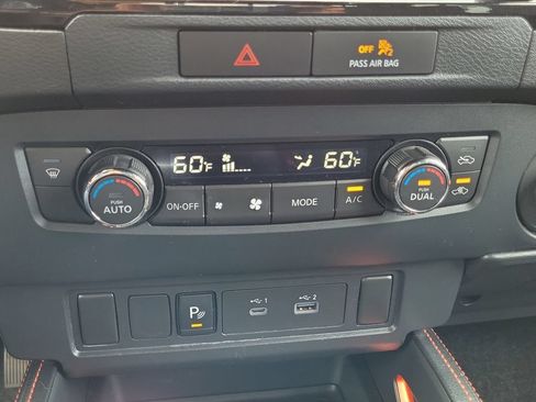 Used 2022 Nissan Frontier PRO-4X w/ Technology Package AWD/4WD image 25