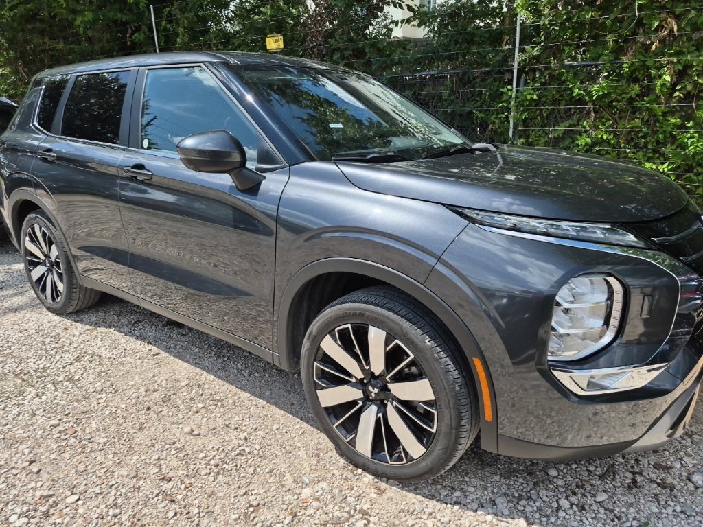 Used 2025 Mitsubishi Outlander SE AWD/4WD image 4