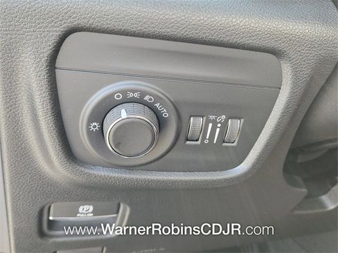 New 2025 Jeep Grand Cherokee Altitude image 25