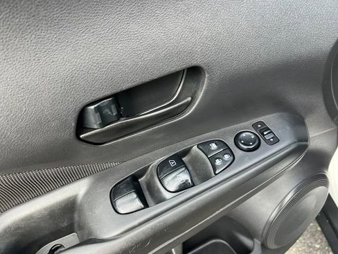 Used 2018 Nissan Kicks S w/ Exterior Package image 31