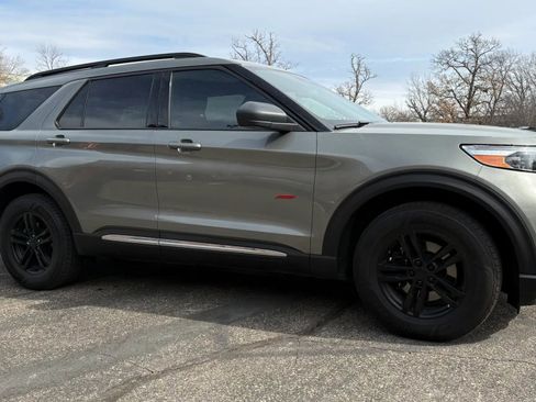 Used 2020 Ford Explorer XLT AWD/4WD image 12