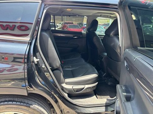 Used 2020 Toyota Highlander Limited FWD image 59