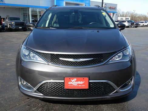 Used 2017 Chrysler Pacifica Touring-L image 9
