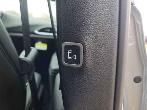 New 2026 Chrysler Pacifica Select FWD image 12