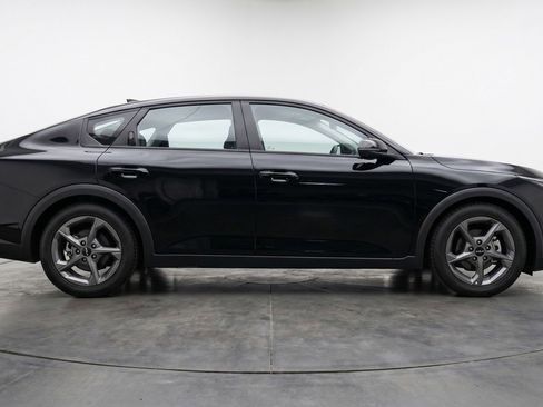 Used 2025 Kia K4 LXS image 11