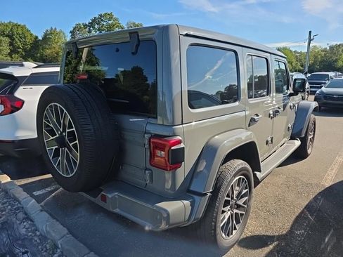 Used 2022 Jeep Wrangler Unlimited Sahara AWD/4WD image 8