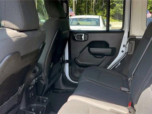 Certified 2024 Jeep Wrangler Unlimited Rubicon image 33