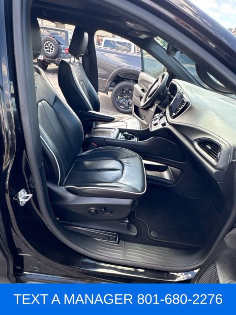 Used 2025 Chrysler Pacifica Limited FWD image 14