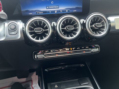 Certified 2025 Mercedes-Benz GLB 250 4MATIC image 22