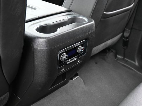 Used 2024 Chevrolet Suburban LT image 34