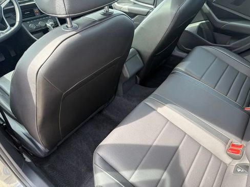 Used 2022 Volkswagen Jetta SE w/ Panoramic Sunroof Package FWD image 17