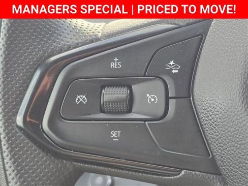 Certified 2025 Chevrolet Trax LT FWD image 34