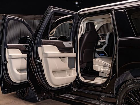 Used 2023 Lincoln Navigator L Black Label image 28