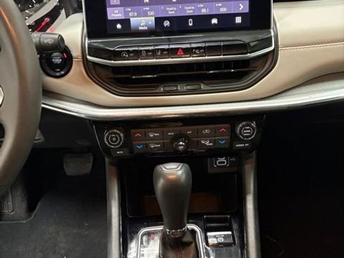 Certified 2024 Jeep Compass Limited image 18