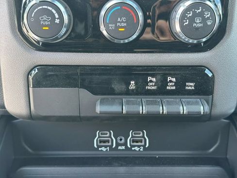 New 2026 RAM 1500 Express AWD/4WD image 18