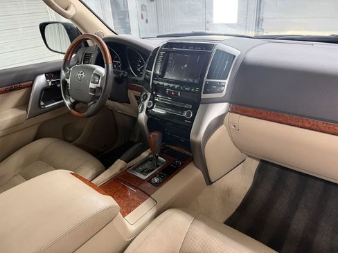 Used 2014 Toyota Land Cruiser 4dr 4WD (Natl) image 38