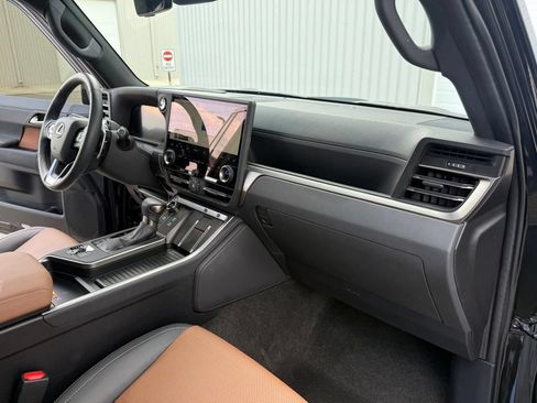 Used 2025 Lexus GX 550 w/ Cold Area Package AWD/4WD image 42