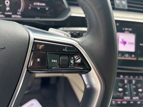 Used 2024 Audi Q8 e-tron Premium Plus w/ Premium Plus Package image 23