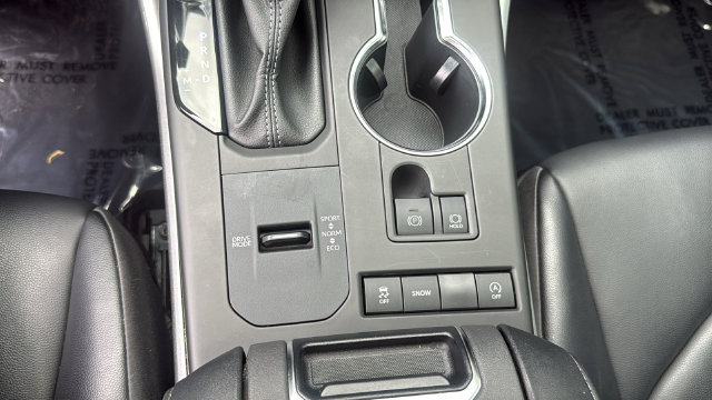 Used 2022 Toyota Highlander XLE FWD image 27