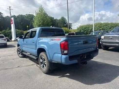 Used 2019 Toyota Tacoma TRD Sport AWD/4WD image 5