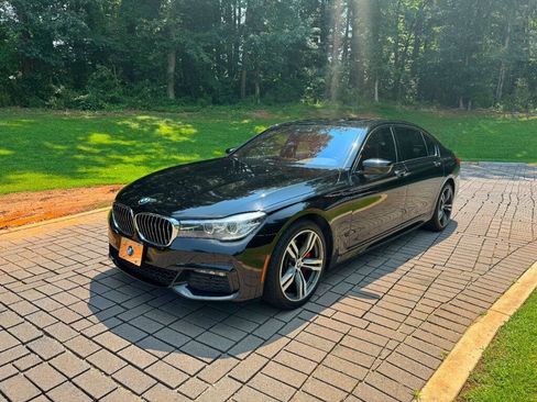 Used 2019 BMW 740i w/ M Sport Package RWD image 1