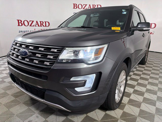 Used 2017 Ford Explorer XLT w/ Equipment Group 202A FWD image 5