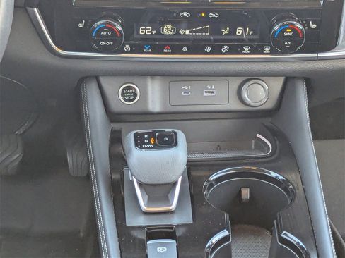 Used 2021 Nissan Rogue Platinum image 22