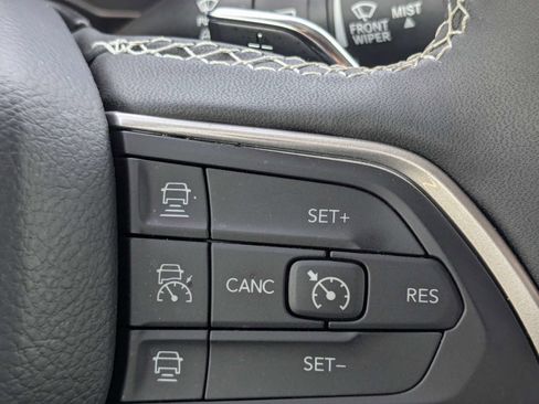 Used 2025 Jeep Grand Cherokee Altitude AWD/4WD image 34
