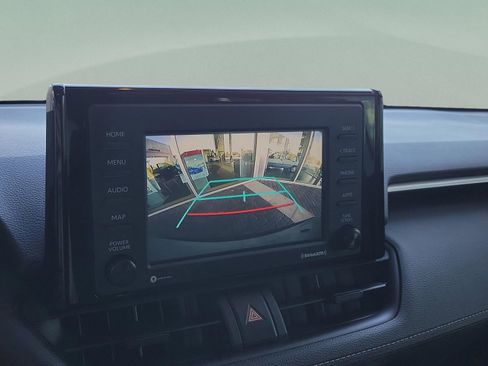 Used 2021 Toyota RAV4 XLE image 14