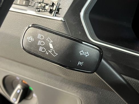 Used 2023 Volkswagen Tiguan SE R-Line image 34