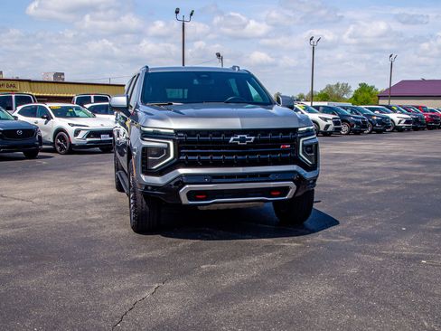 Used 2025 Chevrolet Suburban Z71 image 10