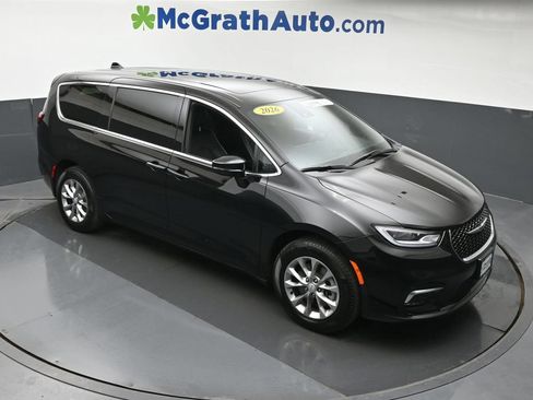 Used 2026 Chrysler Pacifica Limited AWD/4WD image 3