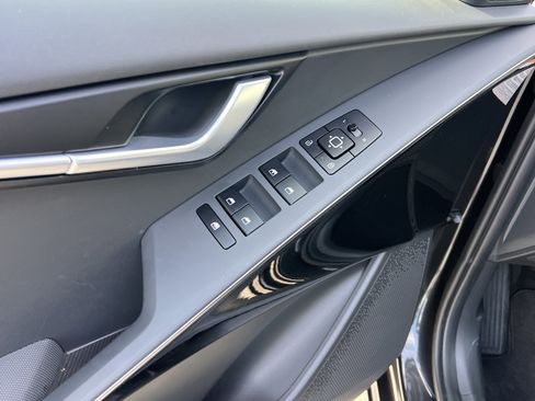 Used 2023 Kia Niro EX image 22