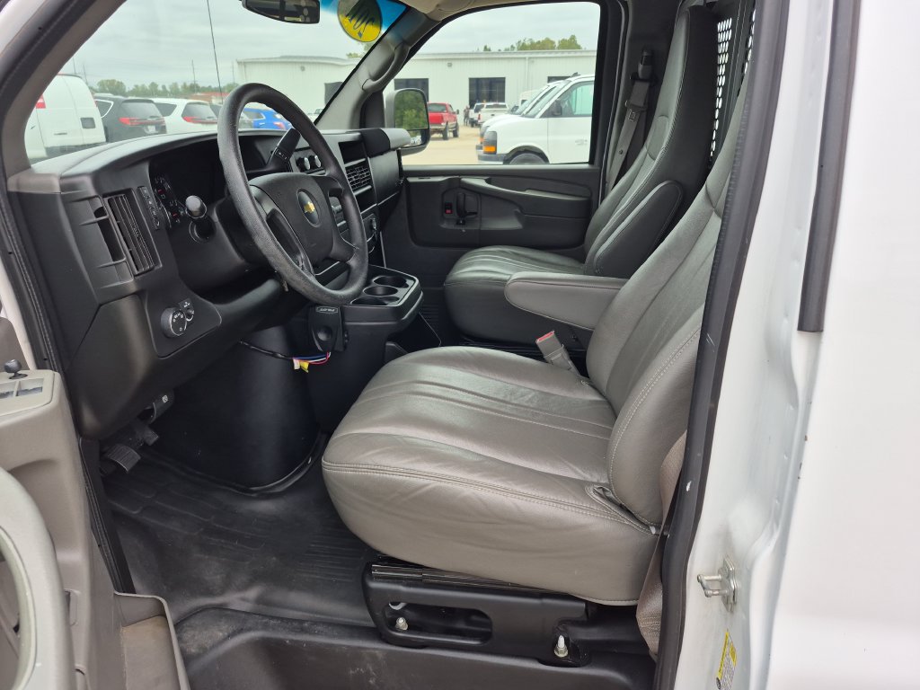 Used 2015 Chevrolet Express 2500 RWD image 9