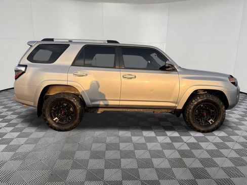 Used 2022 Toyota 4Runner SR5 Premium w/ Moonroof Package AWD/4WD image 10