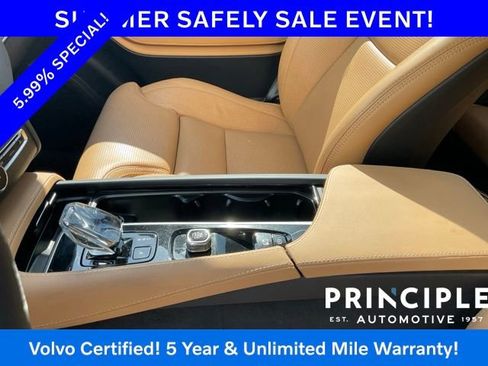 Certified 2024 Volvo XC90 B6 Ultimate w/ Lounge Package AWD/4WD image 17